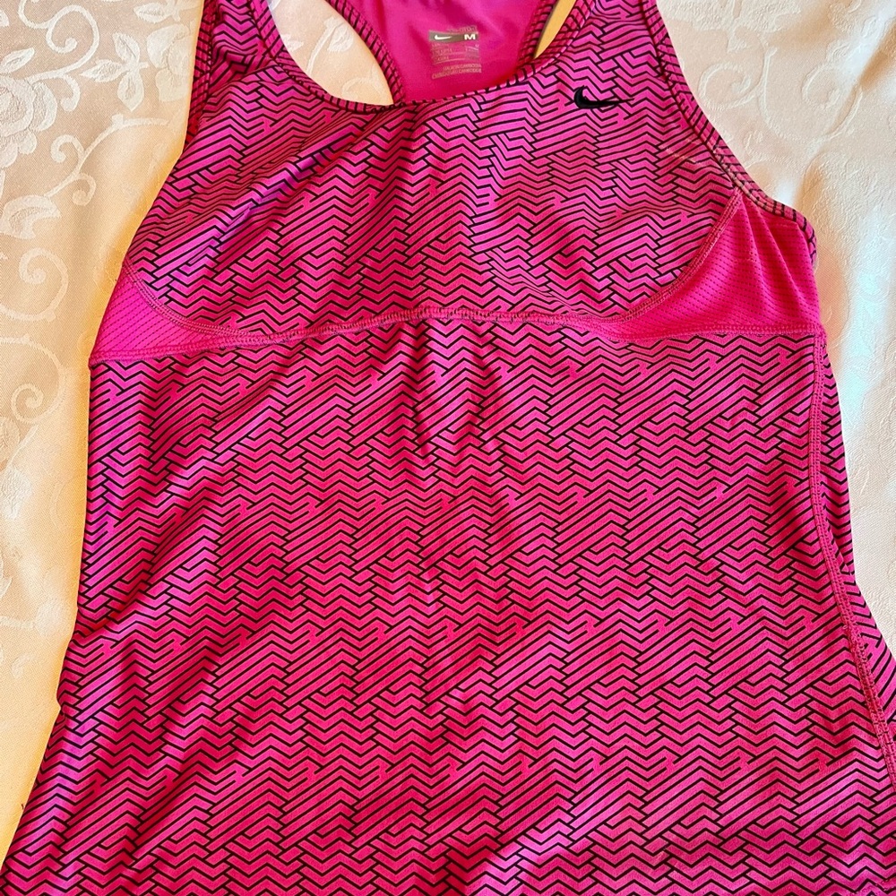 Nike top